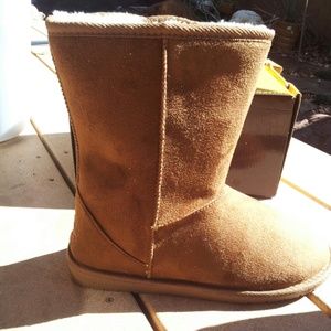 Dawgs Shoes - FLASH SALE! NWT Super Comfortable Chestnut Dawgs! Dawgs Shoes - FLASH SALE! NWT Super Comfortable Chestnut Dawgs!