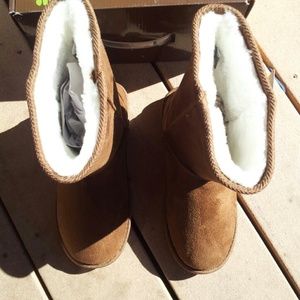 Dawgs Shoes - FLASH SALE! NWT Super Comfortable Chestnut Dawgs! Dawgs Shoes - FLASH SALE! NWT Super Comfortable Chestnut Dawgs!