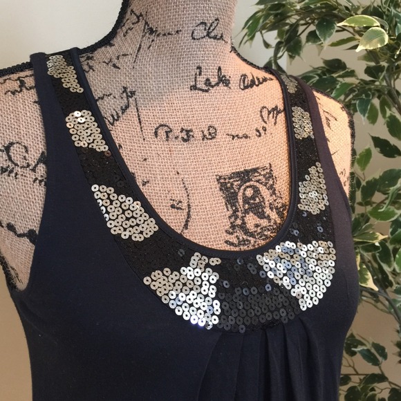 Little sequin black dress! - Picture 2 of 4