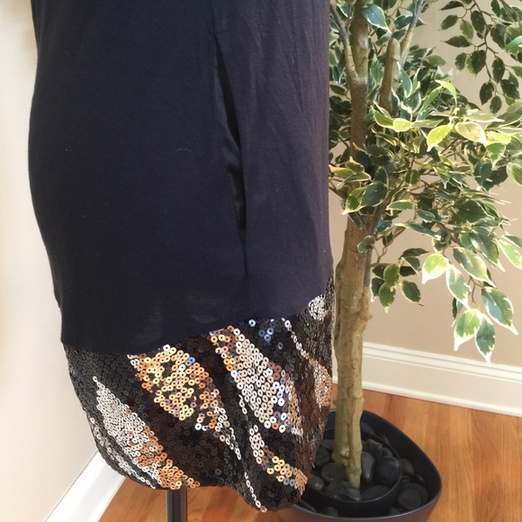 Little sequin black dress! - Picture 3 of 4