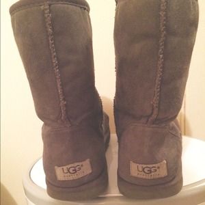 Grey Short Ugg Boots 👢👢