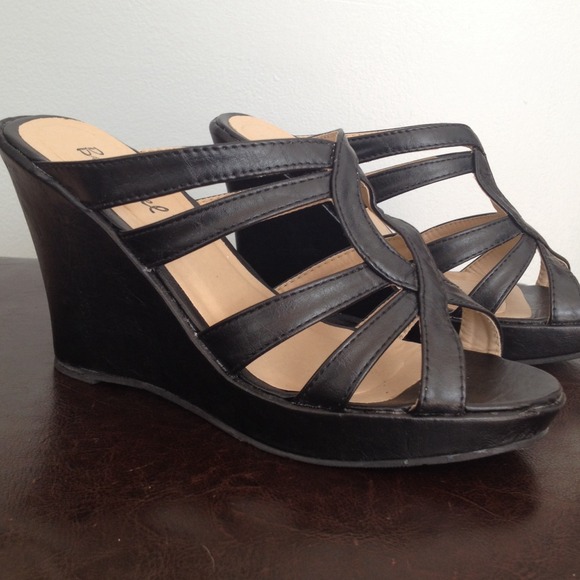 Black wedges!