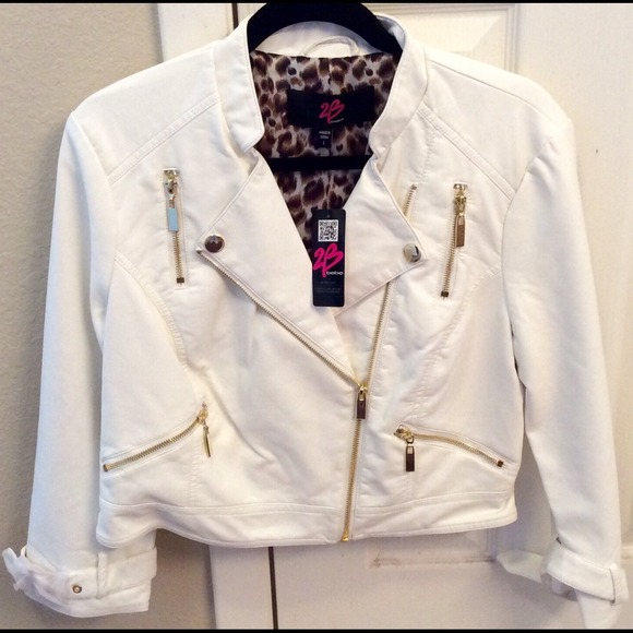 Bebe 2b NWT White Leatherette Crop Jacket
