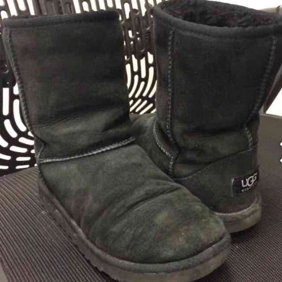 Black ugg boots