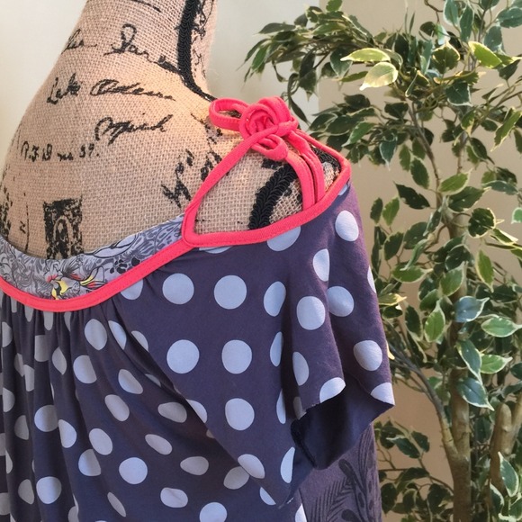 Cute polka dot top! - Picture 2 of 4