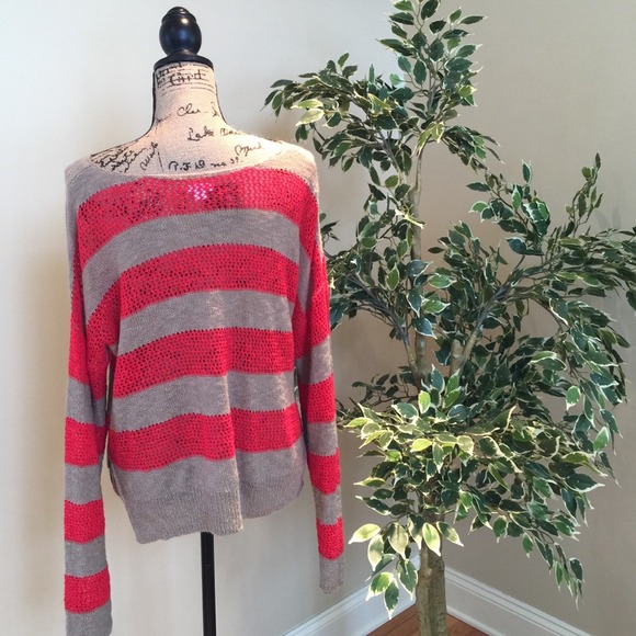 Cropped sweater! - Picture 3 of 3