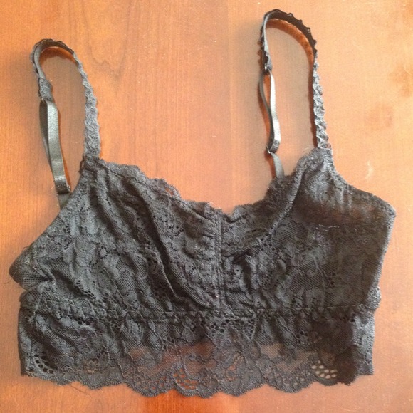 💞bundled💞 Black Lace Bralette - Picture 2 of 6