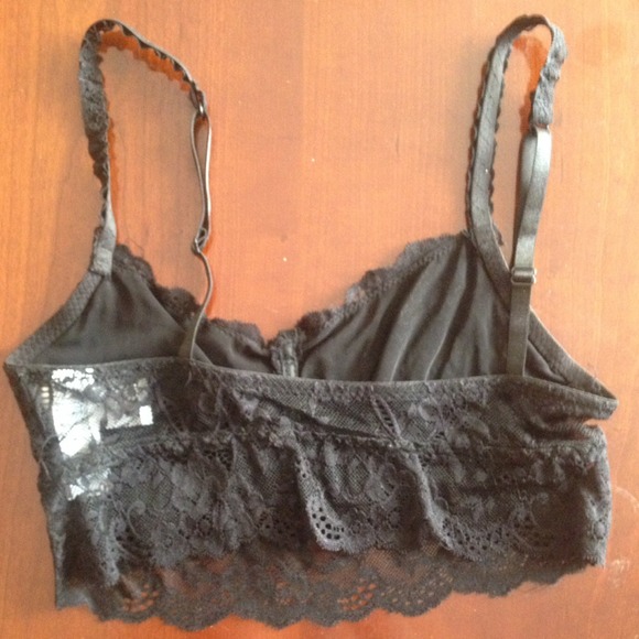 💞bundled💞 Black Lace Bralette - Picture 3 of 6