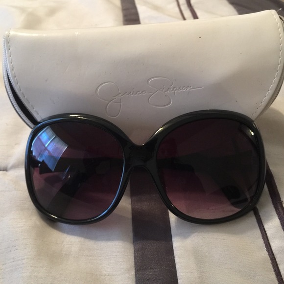 Black Jessica Simpson sunglasses