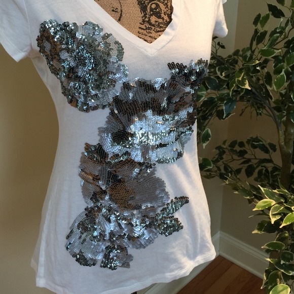 V-neck sequin shirt! - Picture 2 of 4