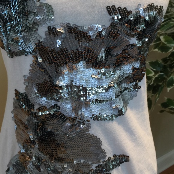 V-neck sequin shirt! - Picture 3 of 4