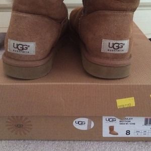 Uggs Bailey Button size 8