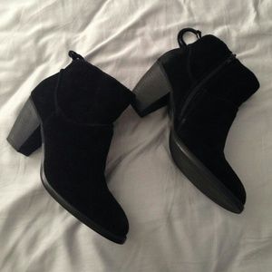 Steve Madden Milaan booties