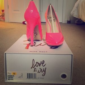 Nine West LoveFury pumps - NEON PINK 7.5