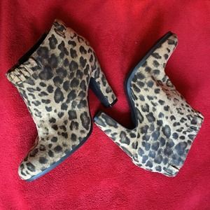 SAM & LIBBY leopard print booties