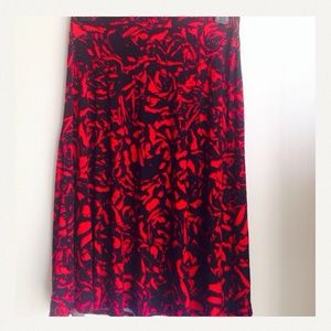 Cute bright red roses skirt