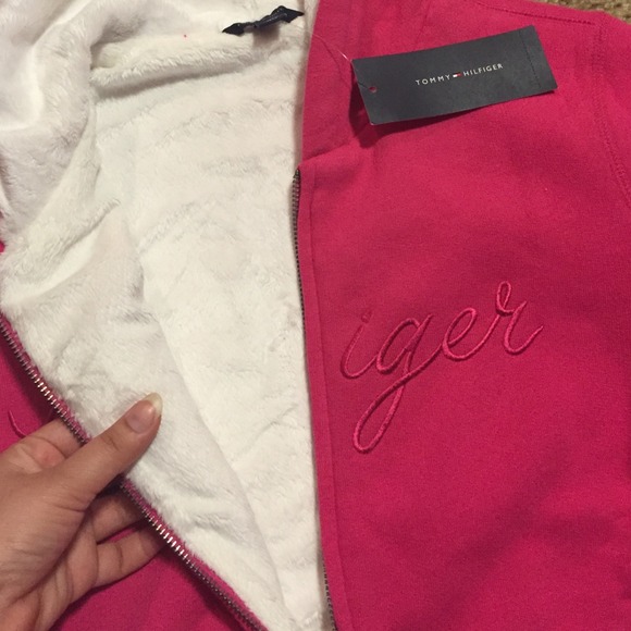 🚫SOLD🚫 🎀Tommy Hilfiger Fur hoodie🎀 SOLD - Picture 3 of 4