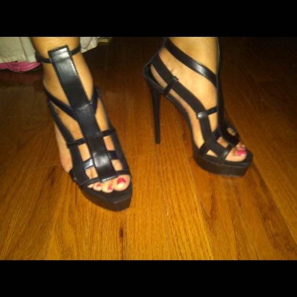 Gucci heels size 8 - Picture 4 of 4