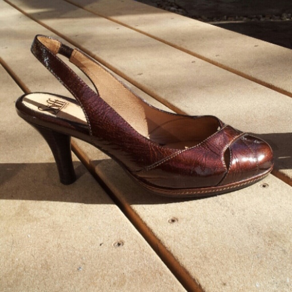 Sofft Shoes - FLASH SALE! LIKE NEW Sofft Brown Patent Heels Sofft Shoes - FLASH SALE! LIKE NEW Sofft Brown Patent Heels