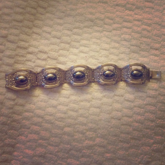 Silver 9.25 bracket with black Pearls