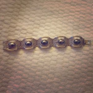 Silver 9.25 bracket with black Pearls