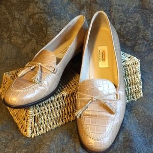 💵PRICE CUT!💵TALBOTS neutral leather loafer flats