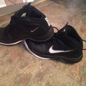 Nike black and white basketball shoes