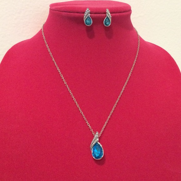 Crystal Jewelry Necklace and Earrings Set