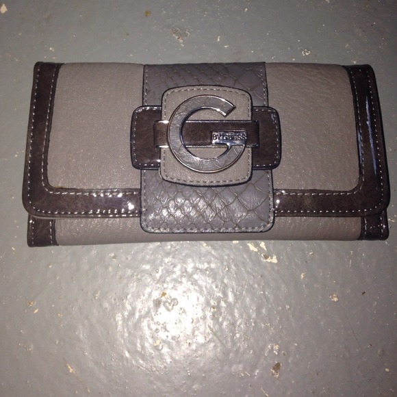 GUESS wallet