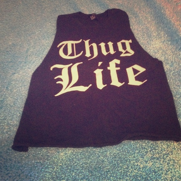 A cute skater shirt!