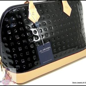 🚫Sold🚫 NWT Arcadia Satchel!! Gorgeous Bag!!