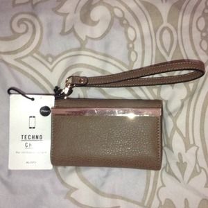 ALDO wallet tech friendly. iPhone5