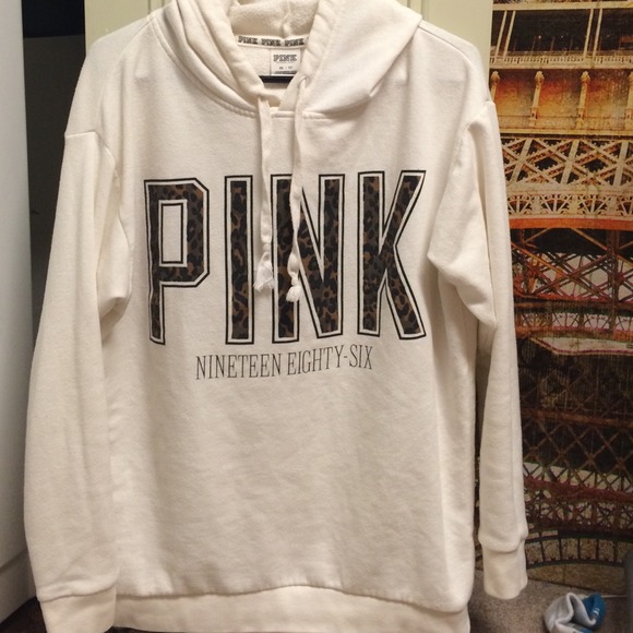 Brand new Victoria secret sweater💖