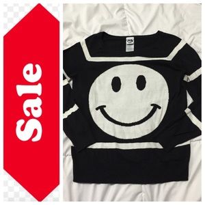 🚫SOLD🚫 Happy Face blk & whte junior sweater