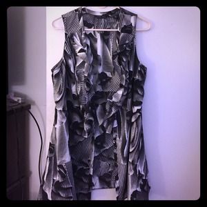 Black and white print sleeveless button down tunic