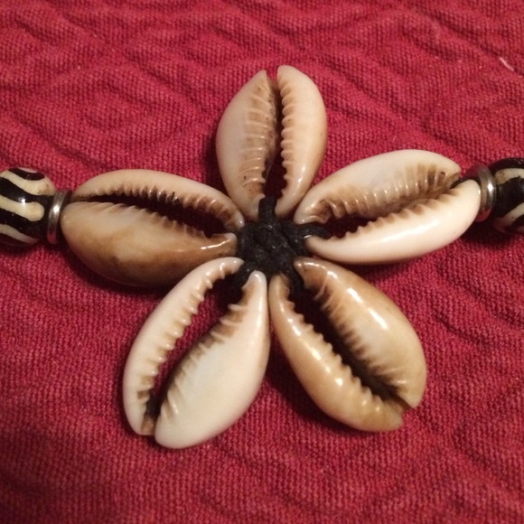 Seashell necklace - Picture 1 of 2
