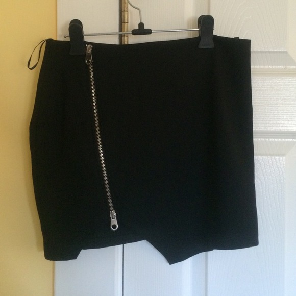 Black zipper in the front mini skirt