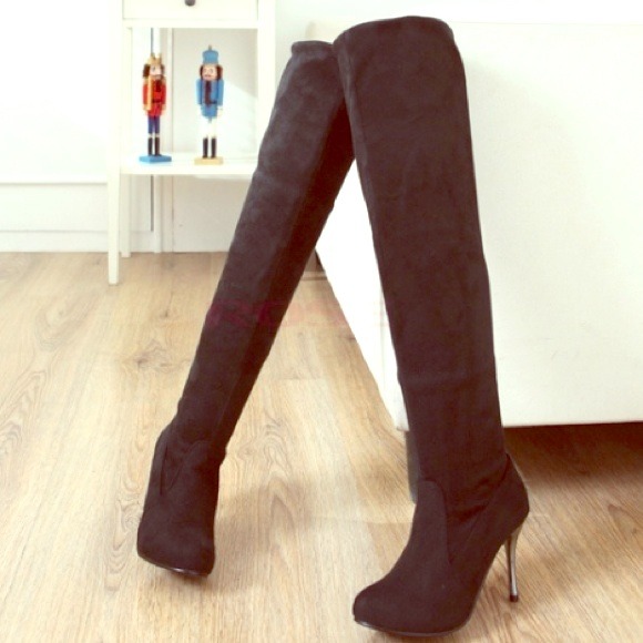 Black Heal Boots