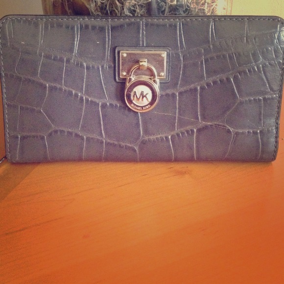Authentic Michael Kors wallet!!