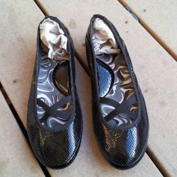 Kelly & Katie Shoes - FLASH SALE! NWT Kelly & Katie Black Patent Flats Kelly & Katie Shoes - FLASH SALE! NWT Kelly & Katie Black Patent Flats