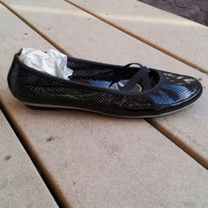 Kelly & Katie Shoes - FLASH SALE! NWT Kelly & Katie Black Patent Flats Kelly & Katie Shoes - FLASH SALE! NWT Kelly & Katie Black Patent Flats