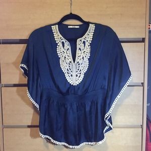 🎉Host Pick 🎉Dark teal top with cream lace detail