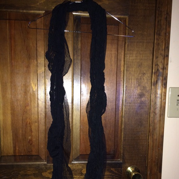 🐃🐜Long, black, lace scarf