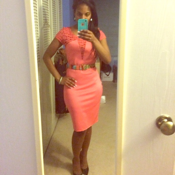 SOLD ‼️ Coral/pink lace sheath dress!