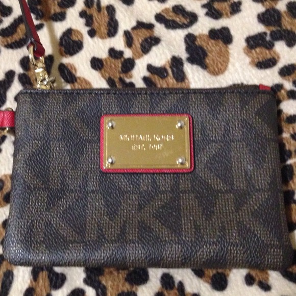 ❌SOLD❌Michael Kors Coded Canvas Wristlet!👝 - Picture 2 of 3