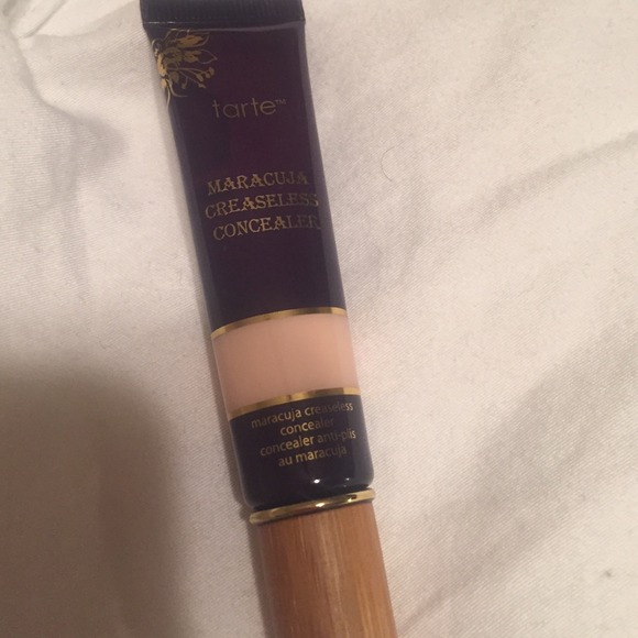 SOLD- Tarte maracuja creaseless concealer