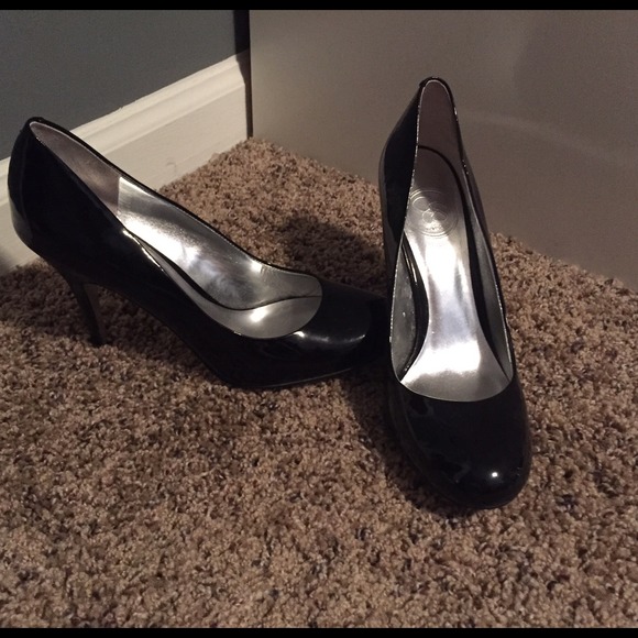 Jessica Simpson black pumps size 8