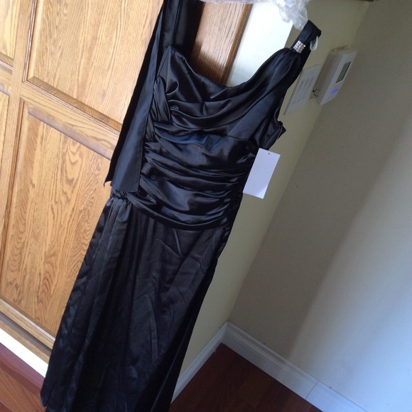 NEW Formal black evening gown Prom