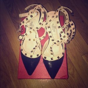 Valentino Rockstud mid heels