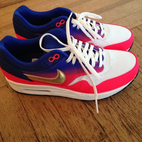 Brand new nike air max sneakers